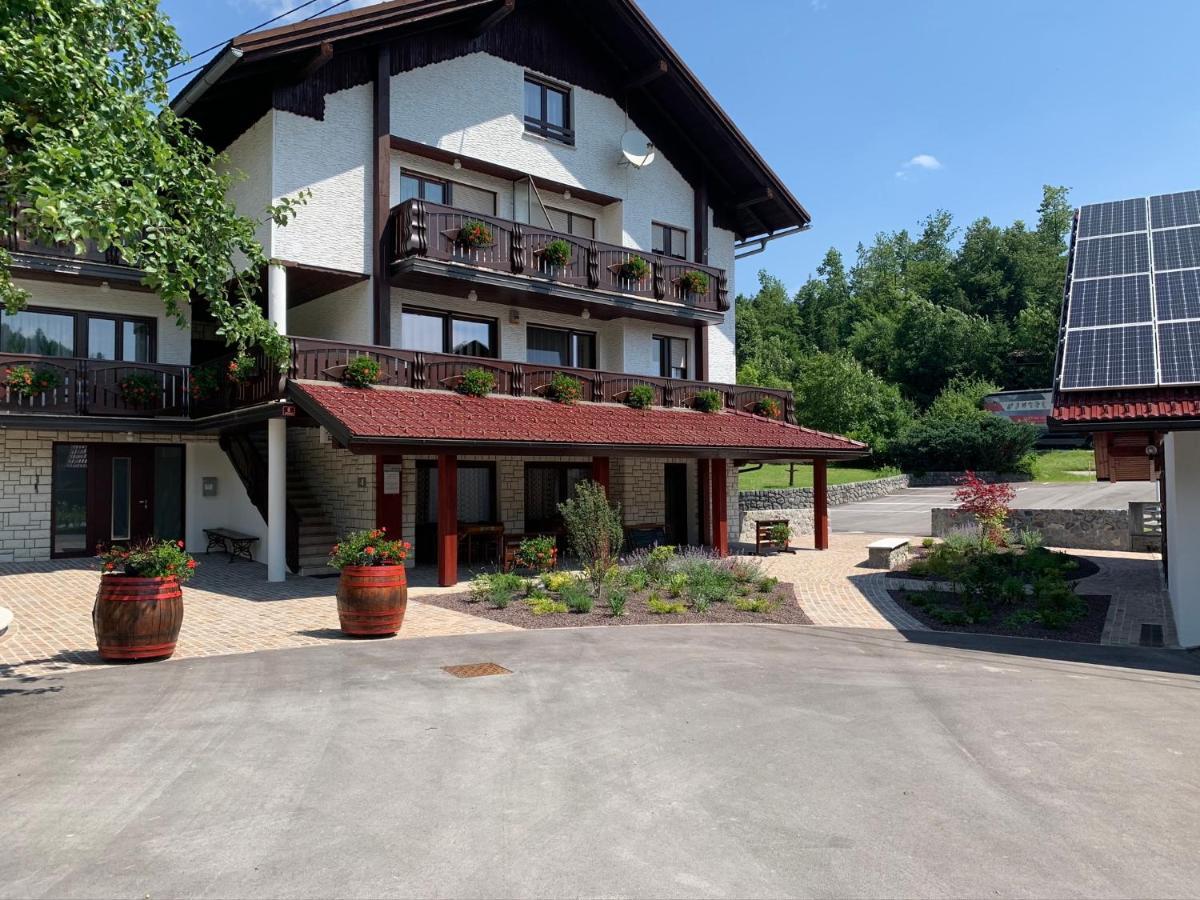 Zigon Bed & Breakfast Логатец Экстерьер фото