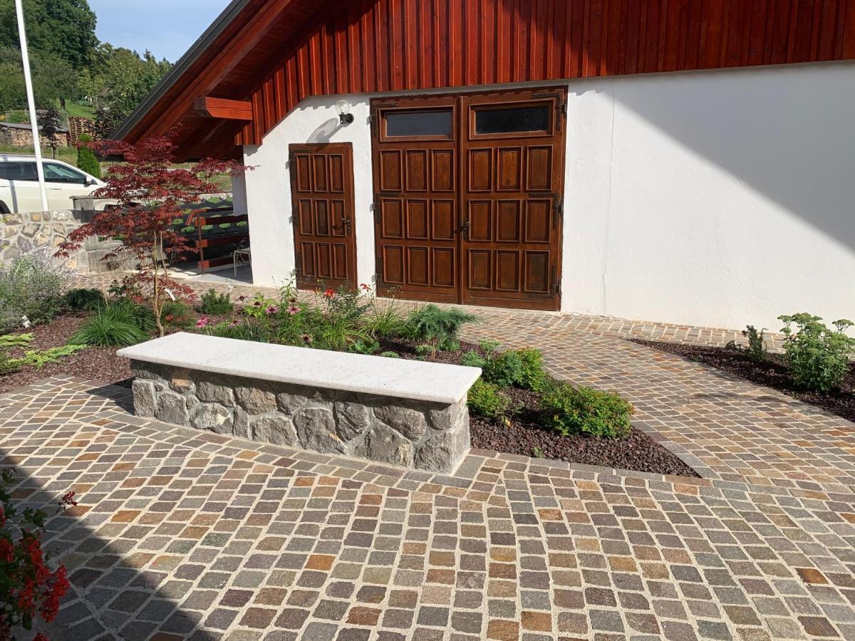 Zigon Bed & Breakfast Логатец Экстерьер фото