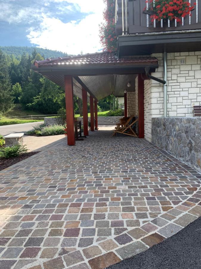 Zigon Bed & Breakfast Логатец Экстерьер фото