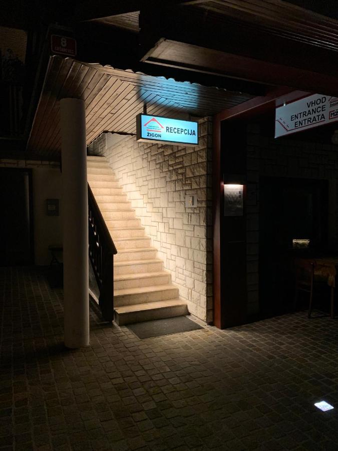 Zigon Bed & Breakfast Логатец Экстерьер фото