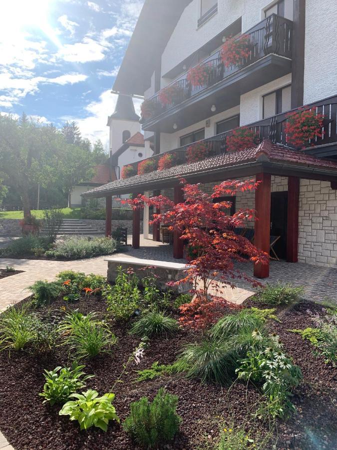 Zigon Bed & Breakfast Логатец Экстерьер фото