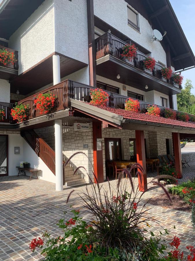 Zigon Bed & Breakfast Логатец Экстерьер фото