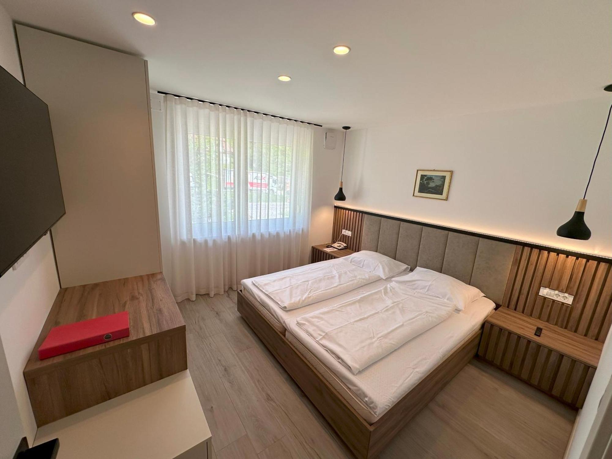Zigon Bed & Breakfast Логатец Экстерьер фото