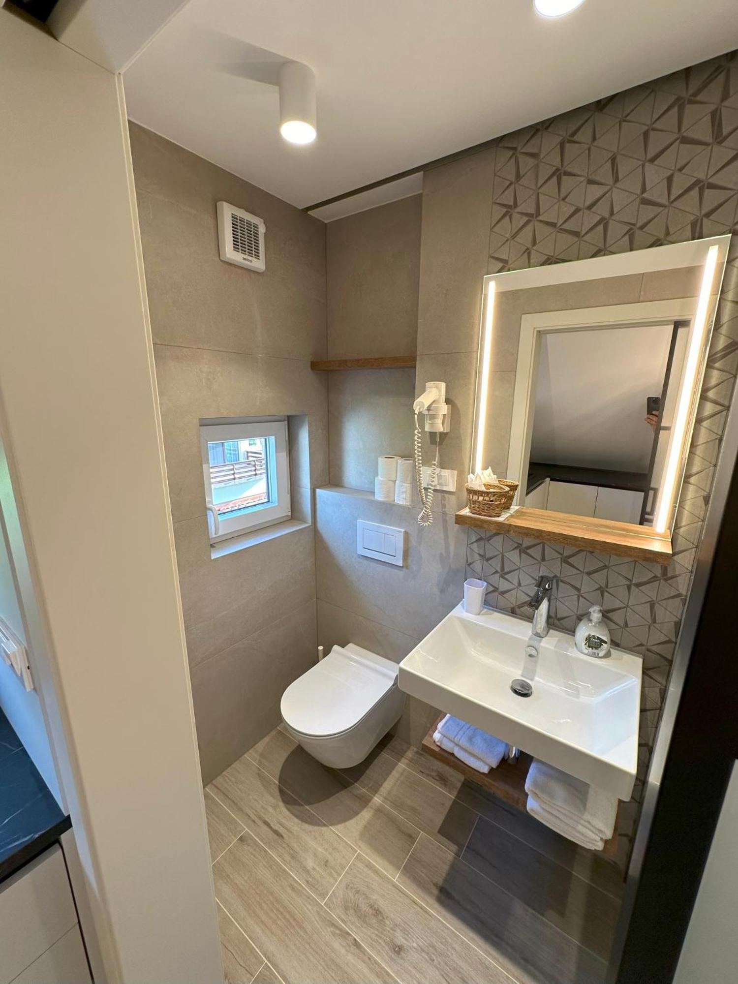 Zigon Bed & Breakfast Логатец Экстерьер фото