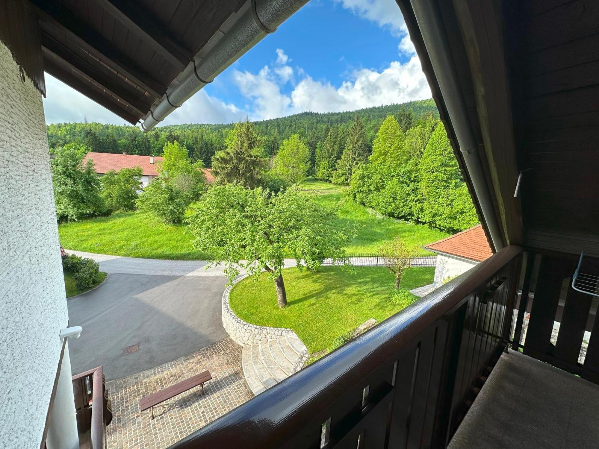 Zigon Bed & Breakfast Логатец Экстерьер фото